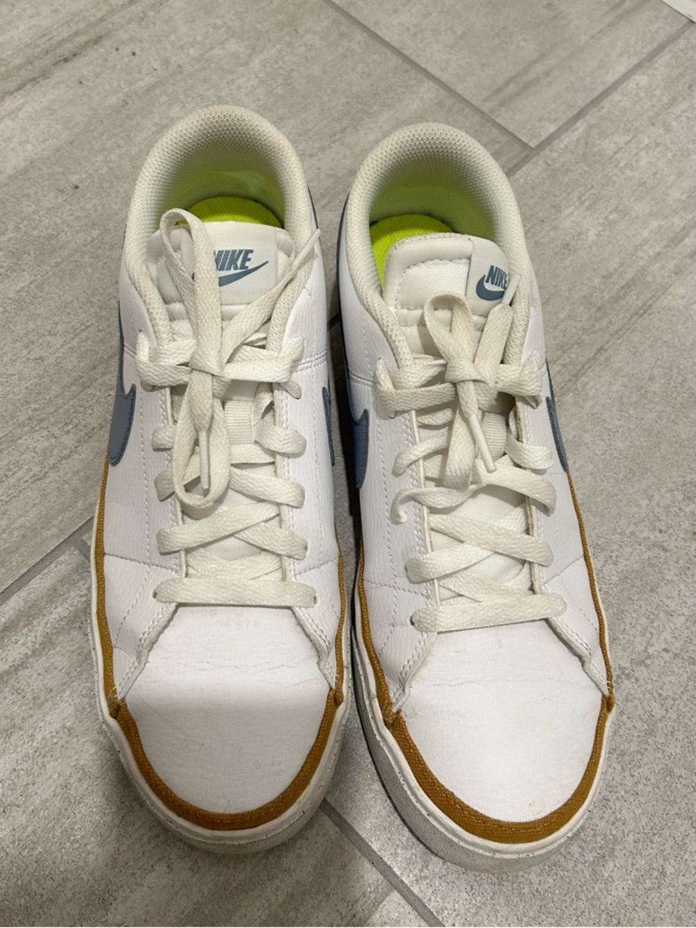 Nike Legacy Sneakers